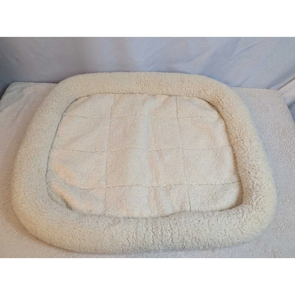 Petco Plush Dog Cat Bed Mat Pet Pad Cozy Soft Bolstered Quilted Small Medium